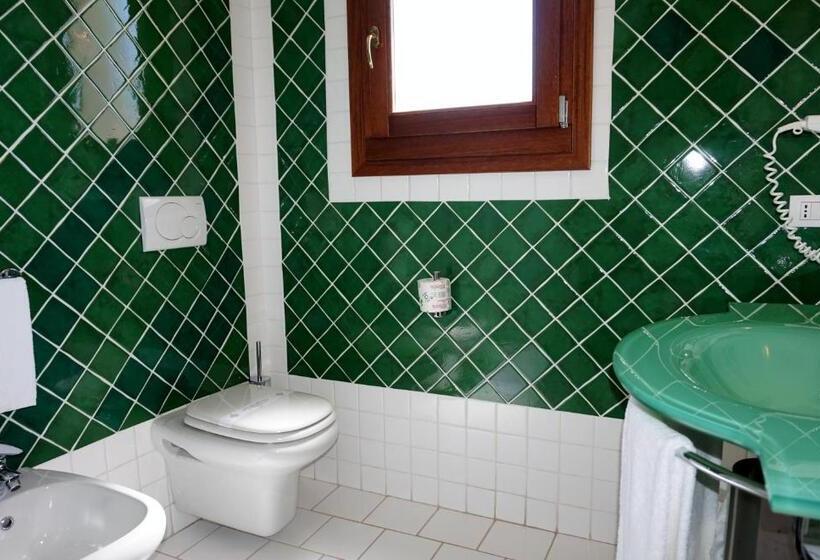 Отель Monti Di Mola