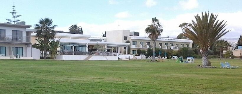 Natura Beach Hotel And Villas