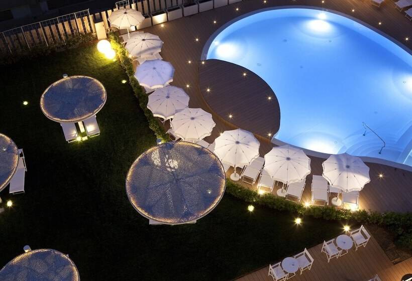 호텔 Nautilus Family