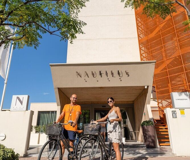 호텔 Nautilus Family