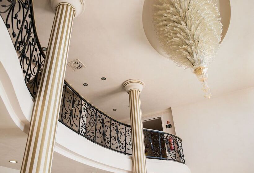Phi Hotel Astoria