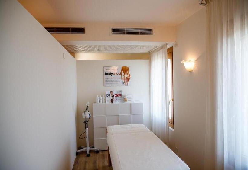 Phi Hotel Astoria