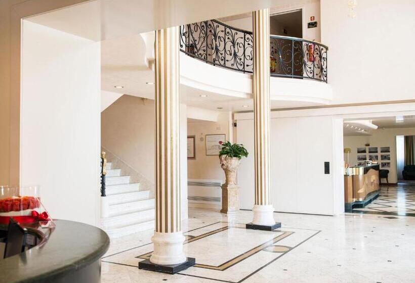 Phi Hotel Astoria