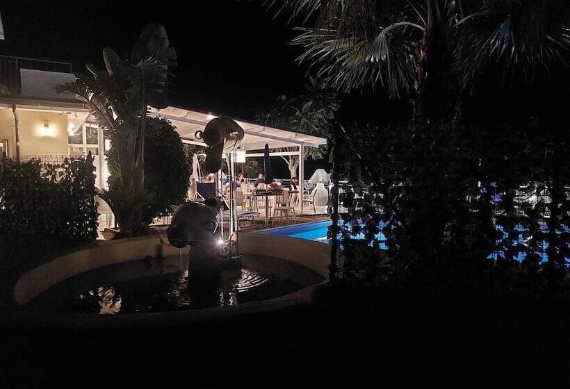 Отель Piccolo Mondo