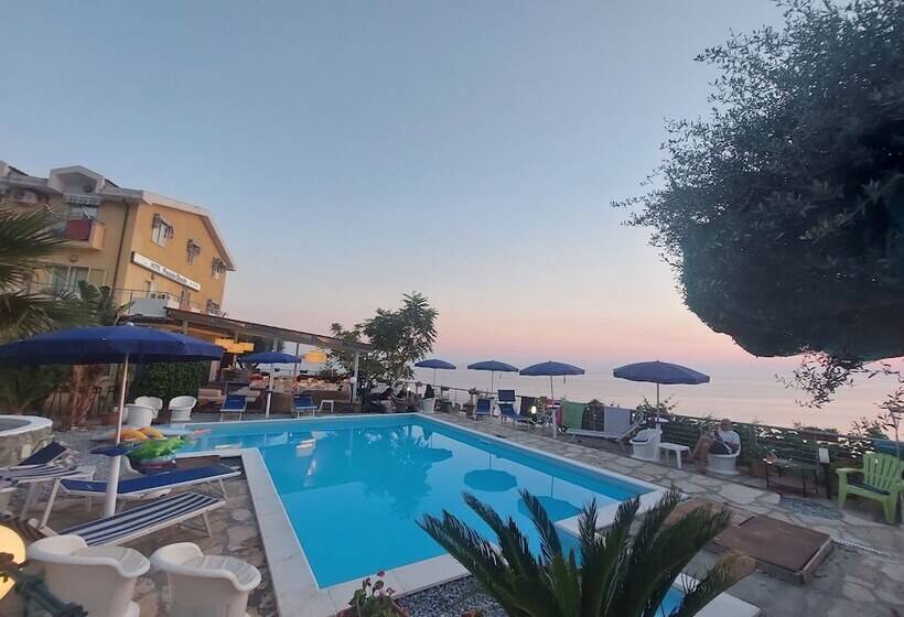 Отель Piccolo Mondo