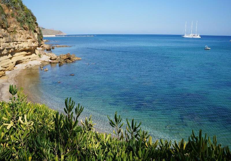 호텔 Punta Nord Est