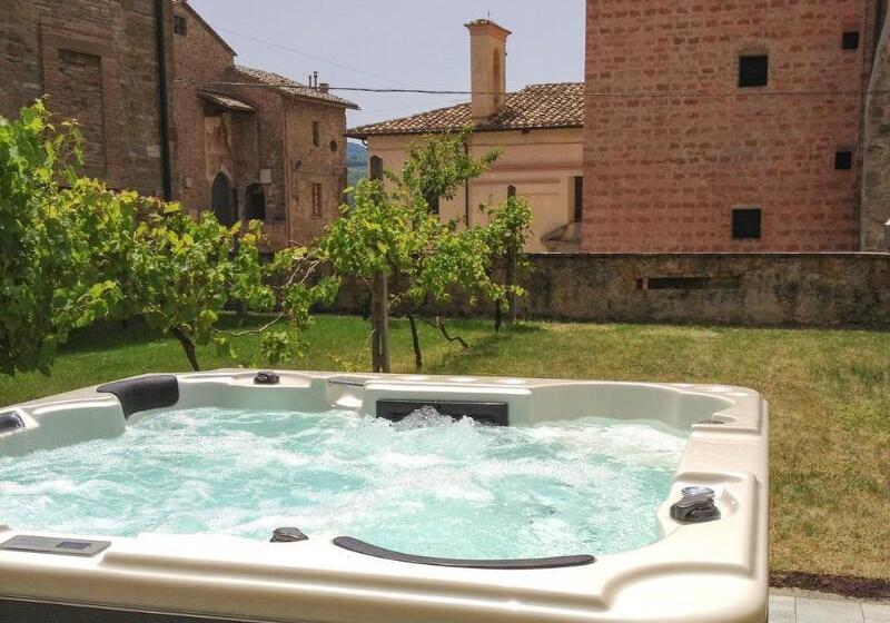 Отель Relais La Corte Di Bettona