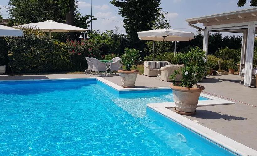 בית מלון כפרי Relais Villa Roncuzzi