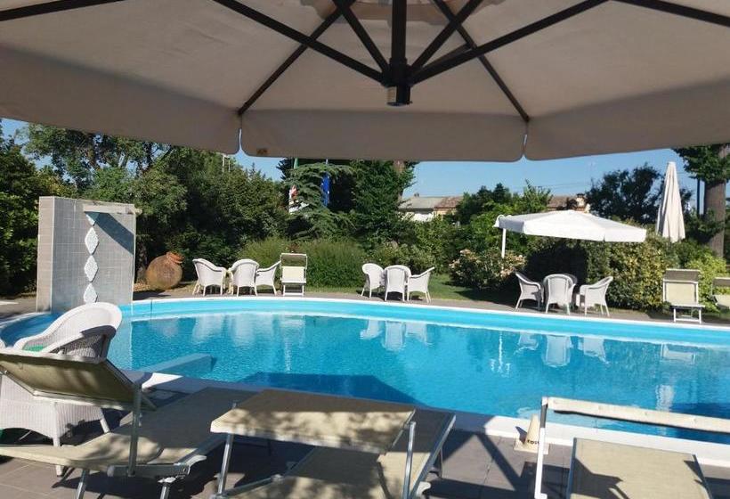 فندق Relais Villa Roncuzzi