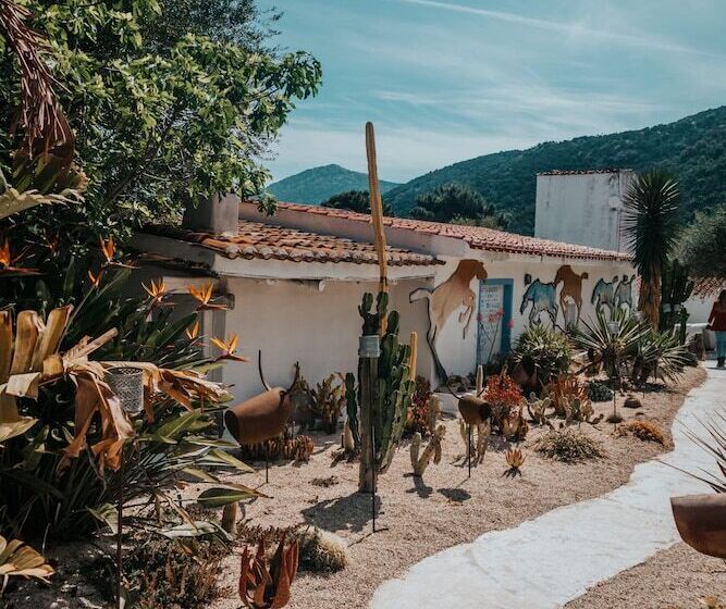 בית מלון כפרי Su Gologone Experience