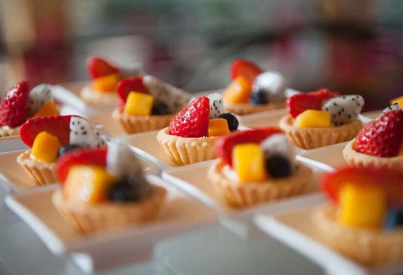 Отель Guangzhou Phoenix City