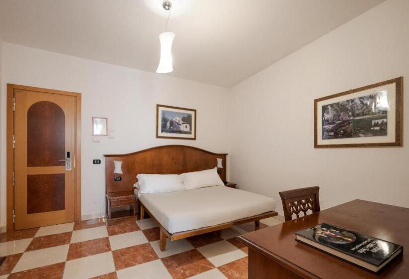 هتل Ungheria Varese 1946