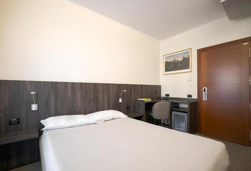 هتل Ungheria Varese 1946