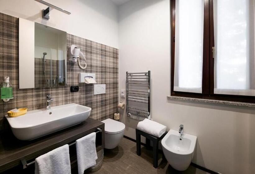 هتل Ungheria Varese 1946