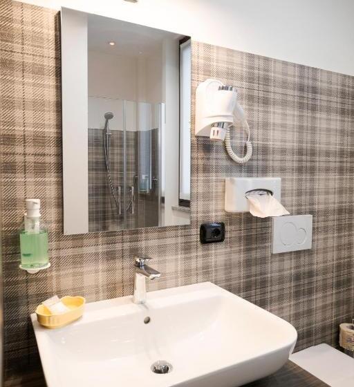 هتل Ungheria Varese 1946