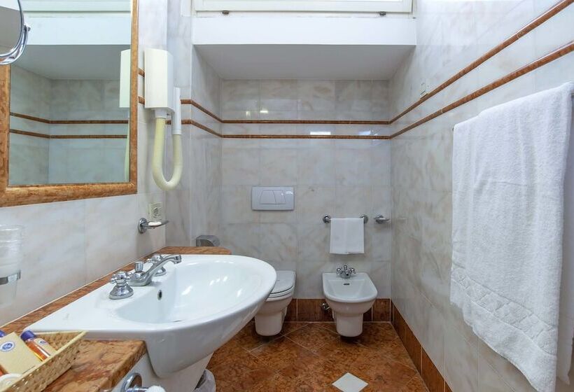 בית מלון כפרי Versilia Palace