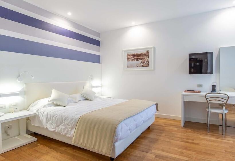 בית מלון כפרי Versilia Palace