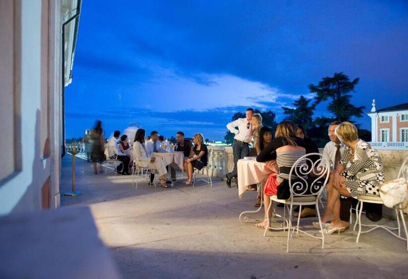 فندق Villa Fenaroli Palace