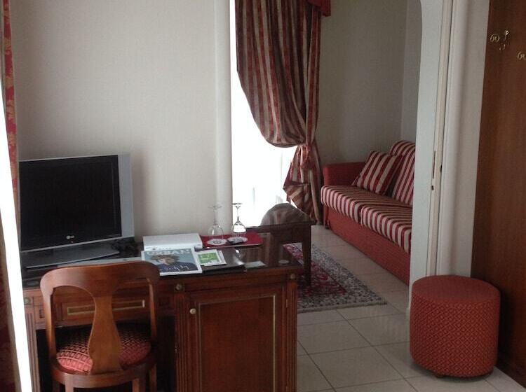 Отель Villa Savoia