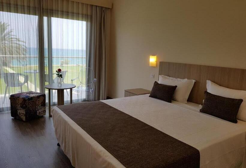 Natura Beach Hotel And Villas