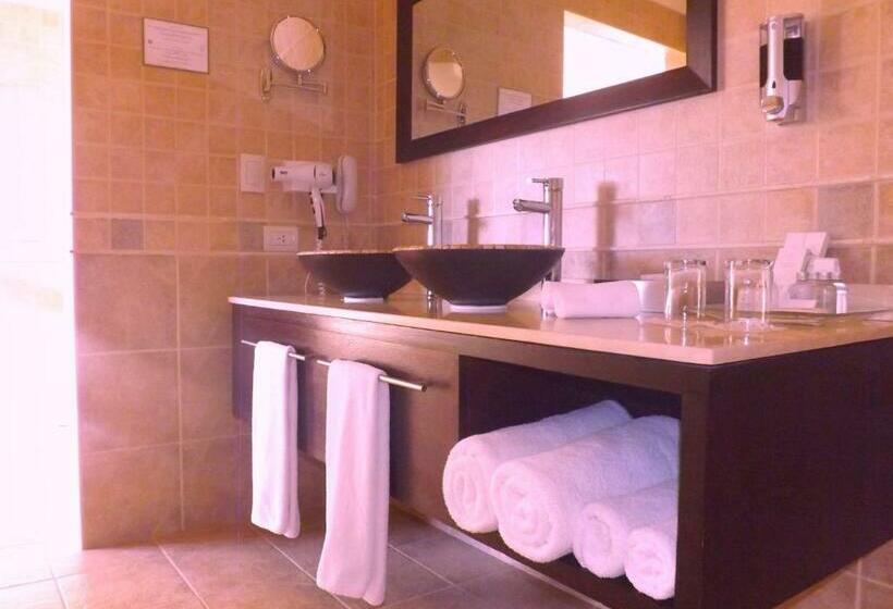 Xelena Hotel & Suites