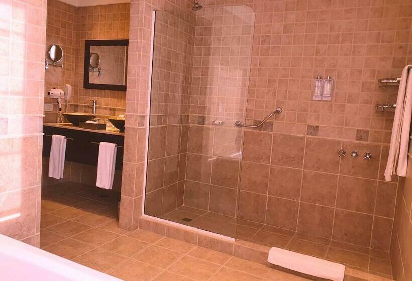 Xelena Hotel & Suites