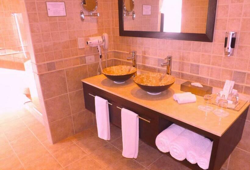 Xelena Hotel & Suites