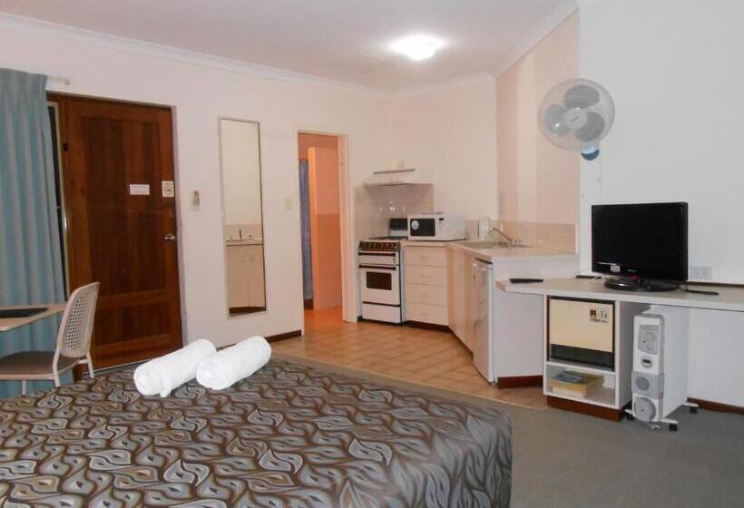 Augusta S Georgiana Molloy Motel