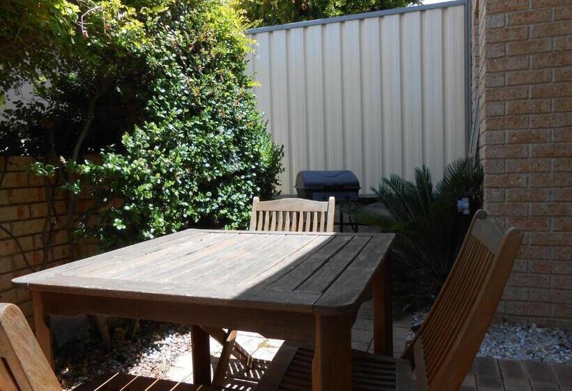 Augusta S Georgiana Molloy Motel