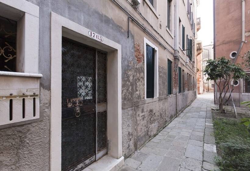 تختخواب و صبحانه Casa Del Melograno