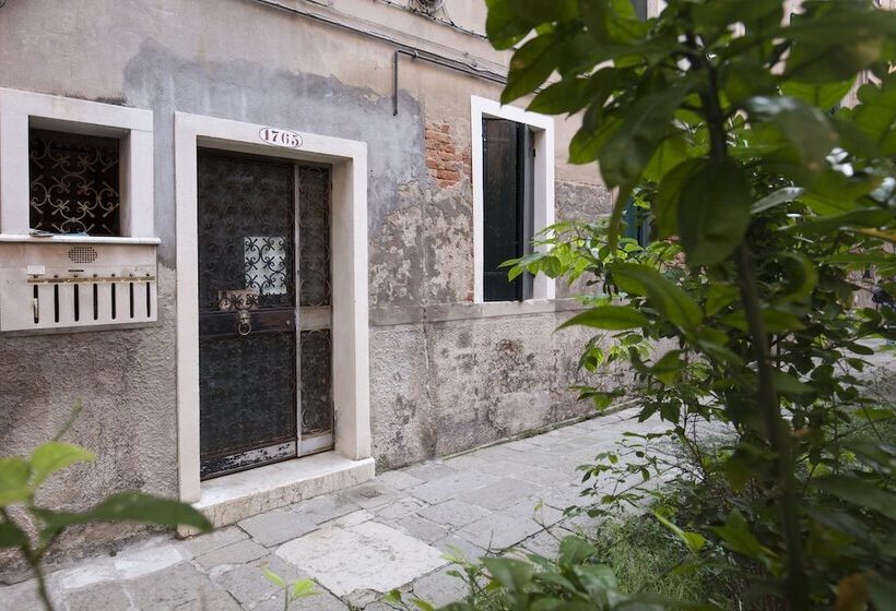 تختخواب و صبحانه Casa Del Melograno