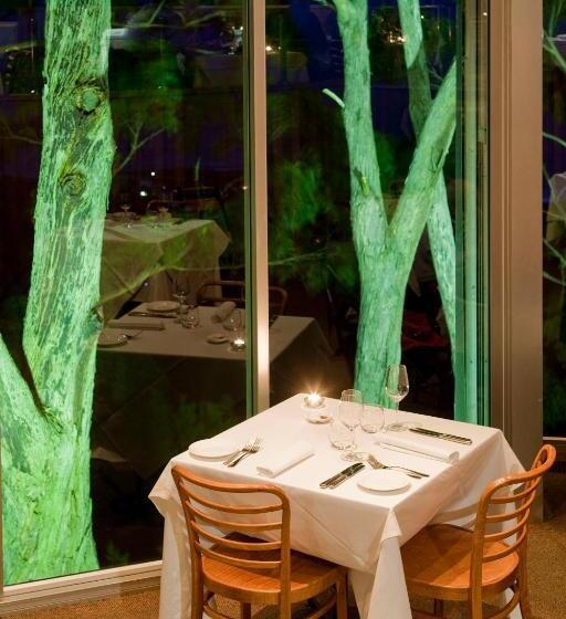 Chris S Beacon Point Restaurant & Villas