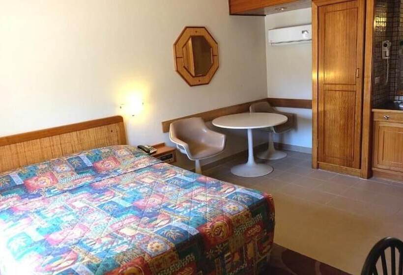 בית מלון כפרי Ascot Motor Inn