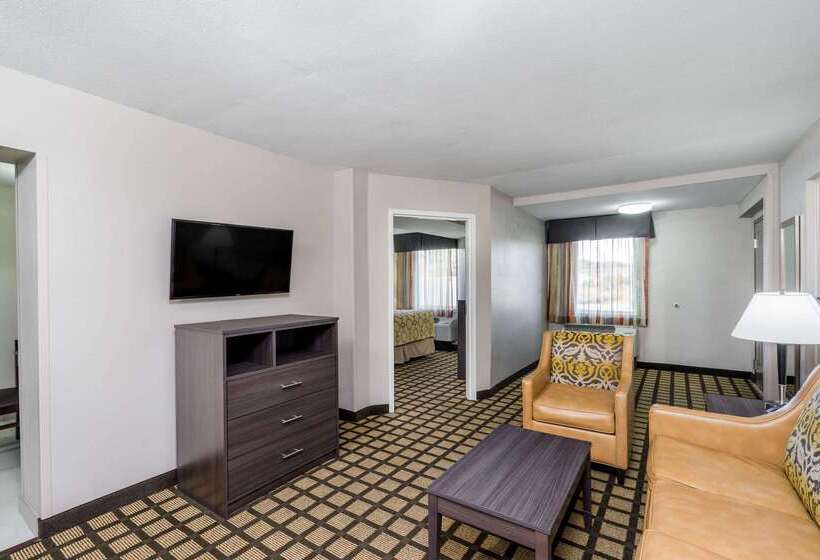 فندق Baymont By Wyndham Clarksville