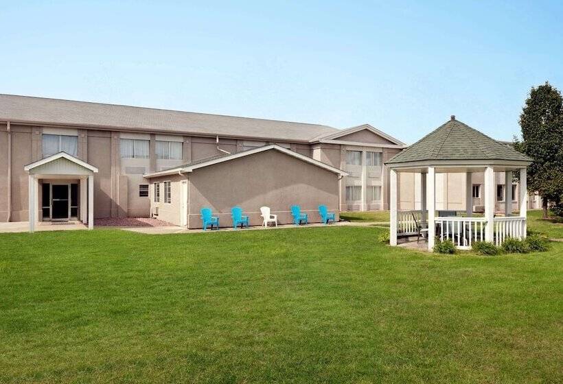 هتل Baymont By Wyndham Des Moines North