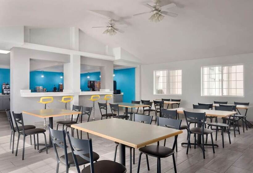 هتل Baymont By Wyndham Des Moines North