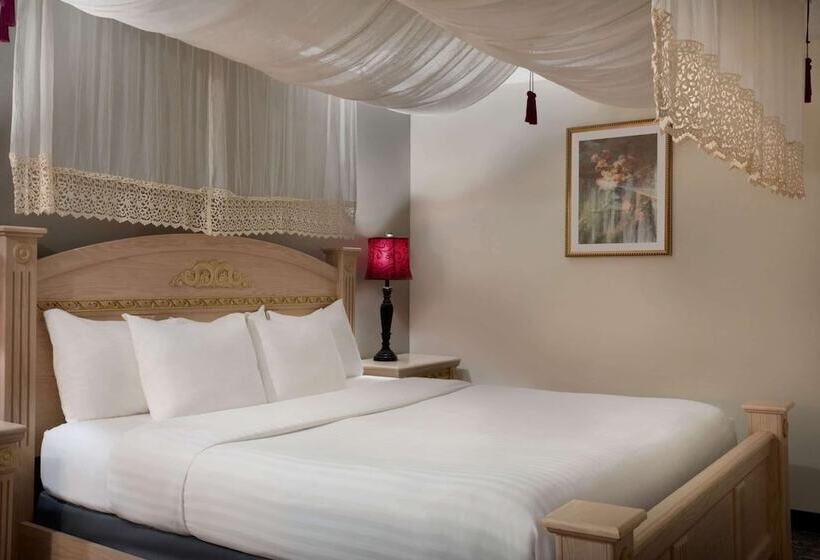 هتل Baymont By Wyndham Des Moines North