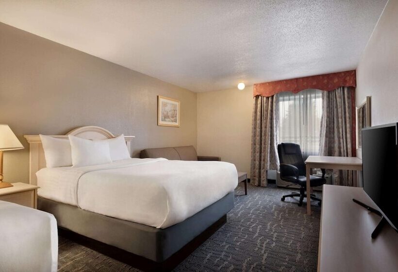 هتل Baymont By Wyndham Des Moines North