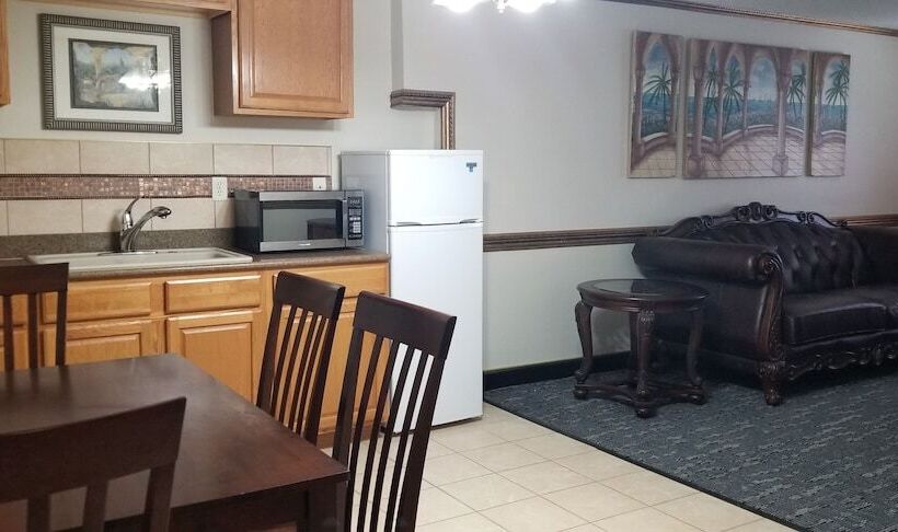 هتل Baymont By Wyndham Des Moines North