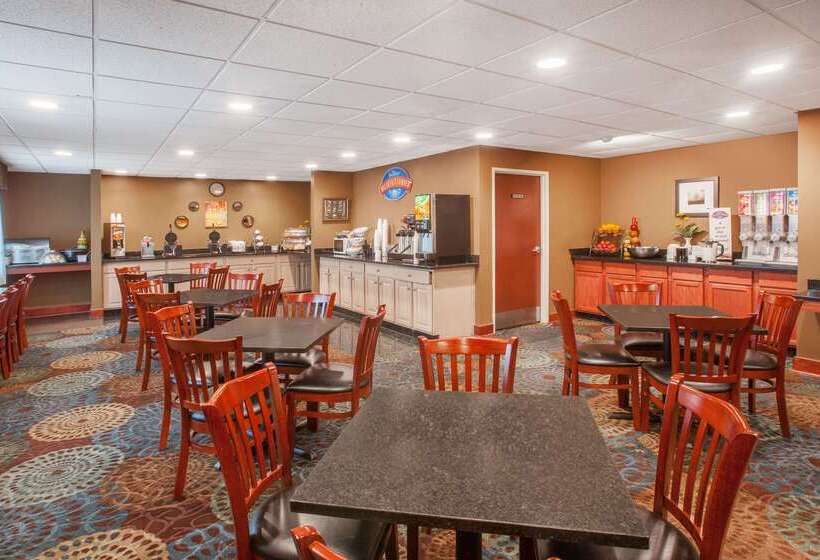 فندق Baymont By Wyndham South Haven