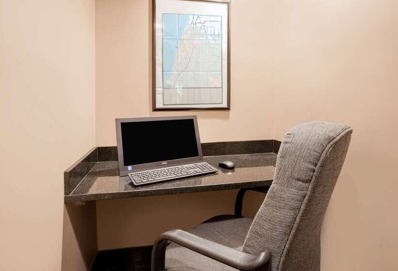 فندق Baymont By Wyndham South Haven