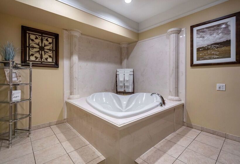 هتل Best Western Plus Monica Royale Inn & Suites