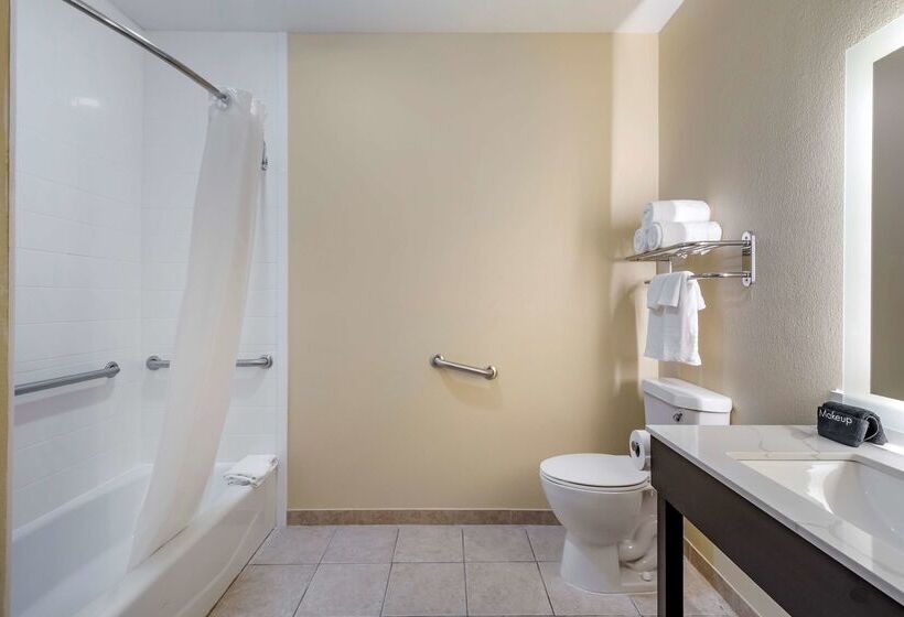 בית מלון כפרי Best Western Plus Monica Royale Inn & Suites