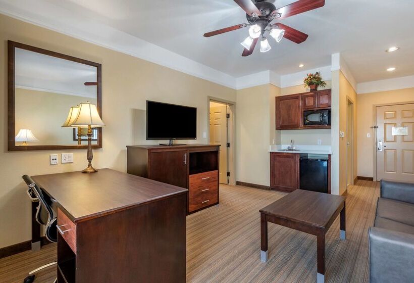 בית מלון כפרי Best Western Plus Monica Royale Inn & Suites