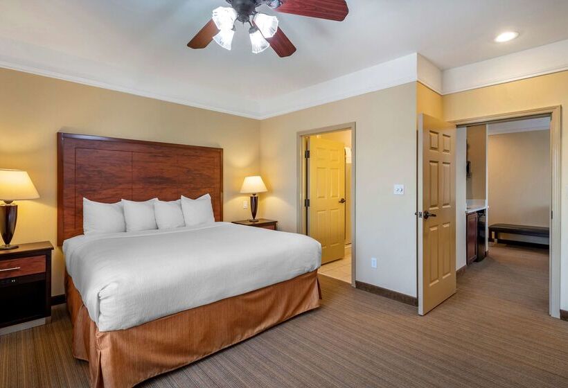 בית מלון כפרי Best Western Plus Monica Royale Inn & Suites