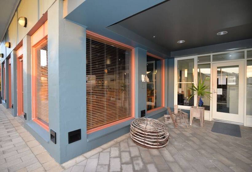 Отель Captain S At The Bay