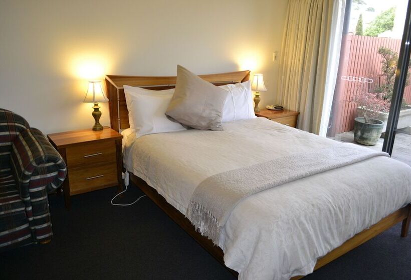 Отель Captain S At The Bay