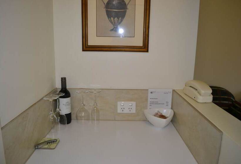 Отель Captain S At The Bay