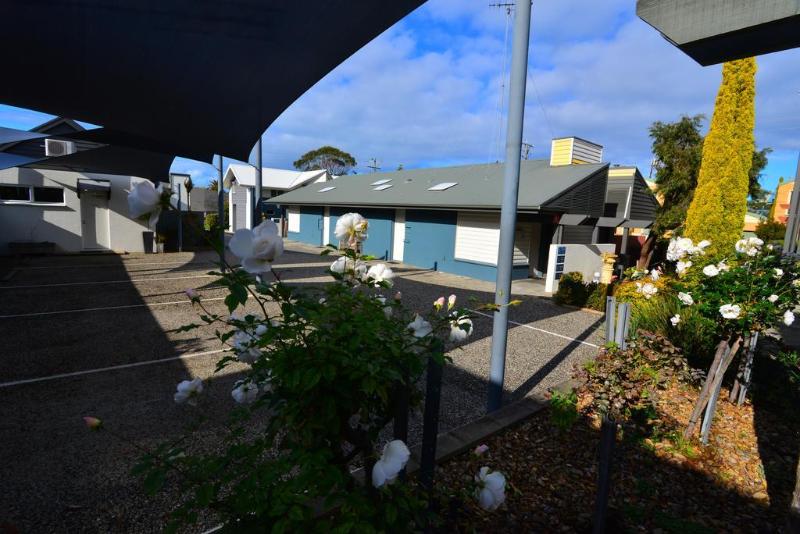 Отель Captain S At The Bay