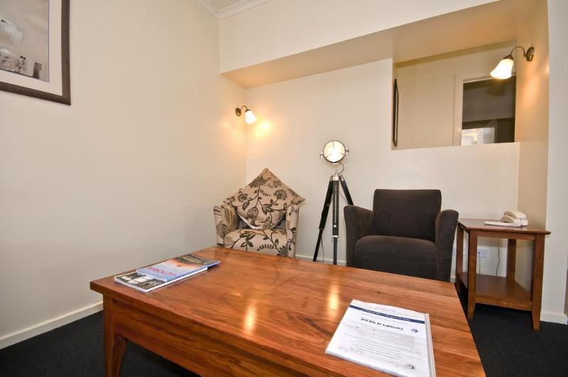 Отель Captain S At The Bay